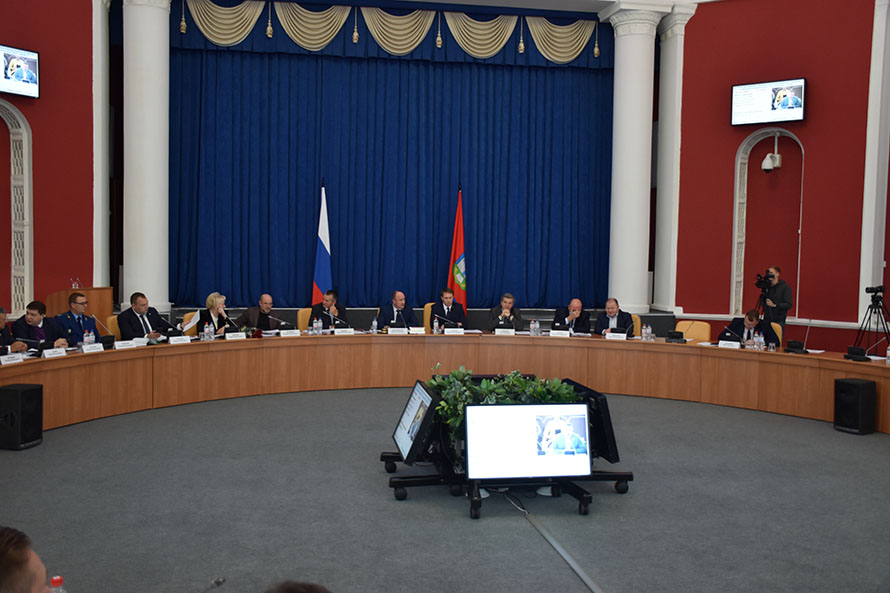 Состоялось тринадцатое заседание Орловского областного Совета народных депутатов 
